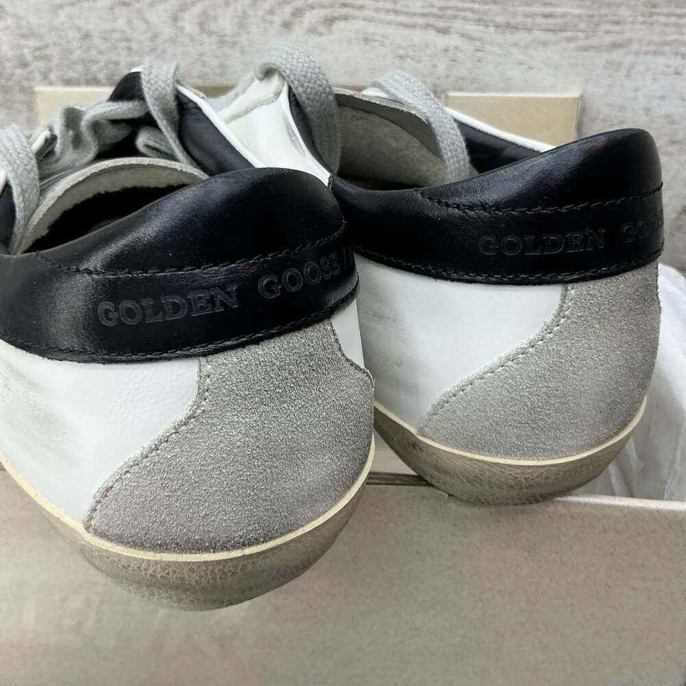 Golden Goose Super-Star w/black heel tab & metal stud lettering Women’s 38 8 - Picture 3 of 15